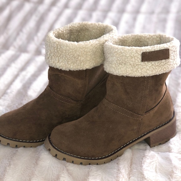 Shoes - 7 Bess Boots